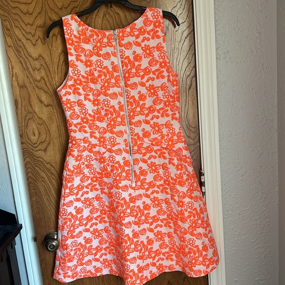 Super cute Vineyard Vines orange floral jacquard dress. - Picture 4 of 7